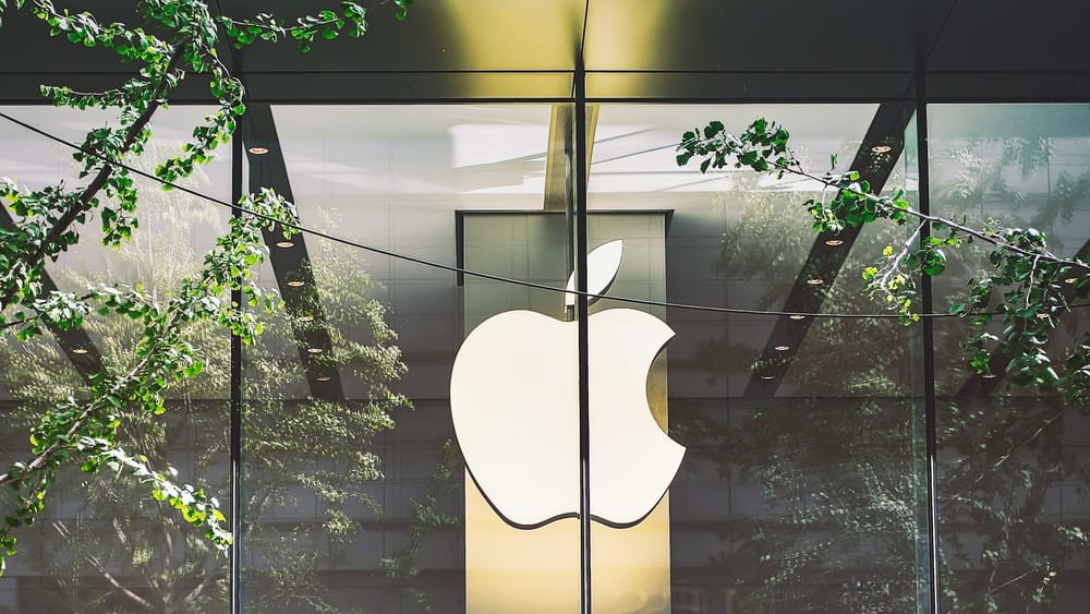 Apple: Cupertino convulsions continue with two new departures post image