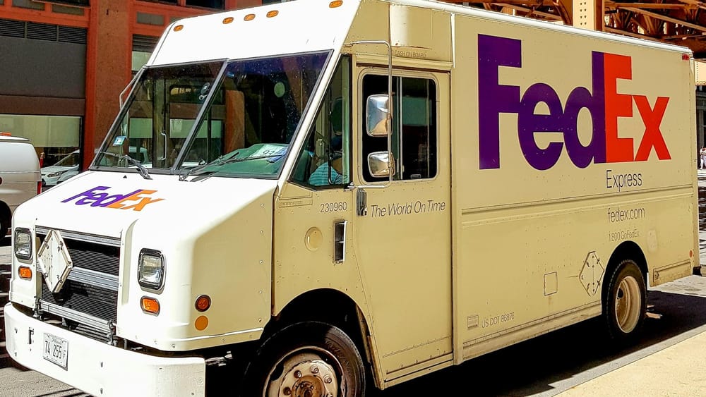 FedEx launches AI-driven tracking and returns tools for merchant platforms post image