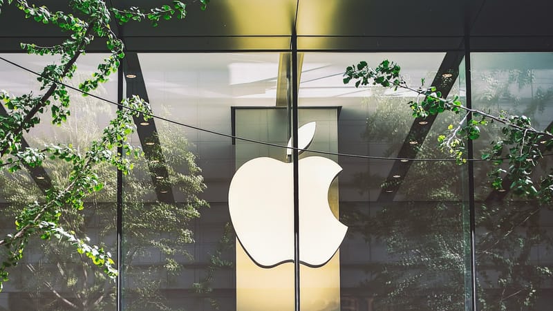 Apple: Cupertino convulsions continue with two new departures post image