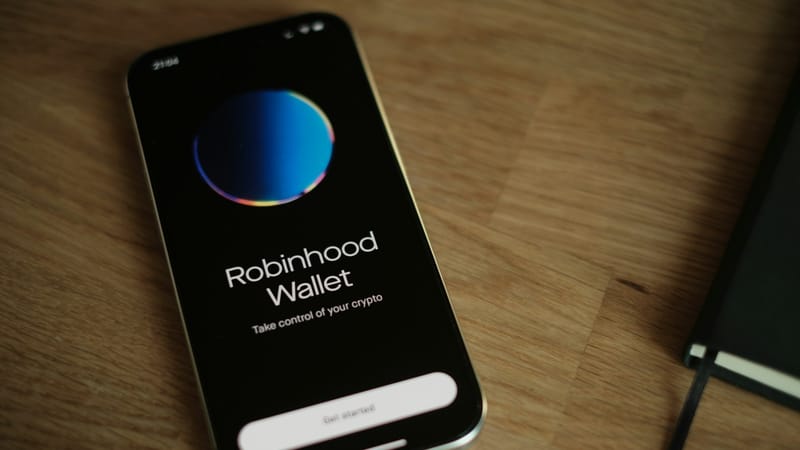 Week in review: Robinhood launches publicly traded fund tracking private technology companies post image